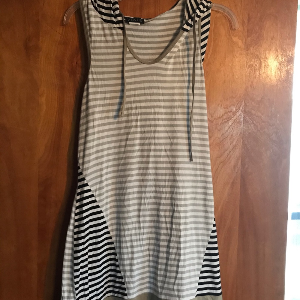 Sleeveless summer hoodie.